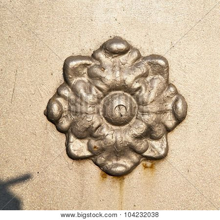In Cislago  Rusty Brass  Closed Metal Italy  Lombardy
