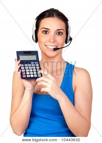 Attraktive Teleagenten mit Kopfhörer und einen Taschenrechner