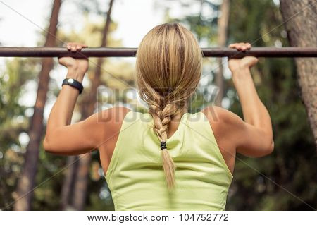 Fit woman doing pull-ups