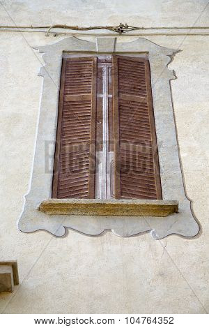 Jerago   Sunny Day    Wood Venetian Concrete  Brick