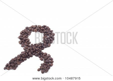 OK segno fatto di chicchi di caffè tostato Isolated On White