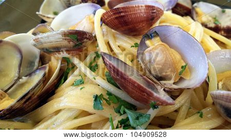 Spaghetti with clams