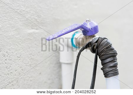 Plumbers solve water leaking from tap water using a rubber band around the tap. Water leakage problems are another reason for the loss of water to waste.