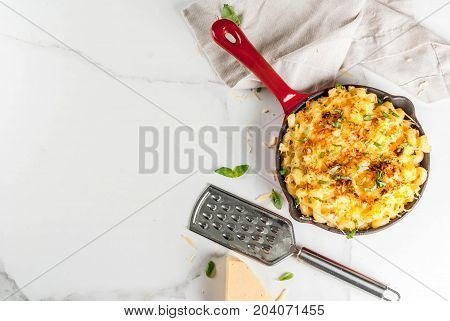 Mac And Cheese With Crunchy Topping