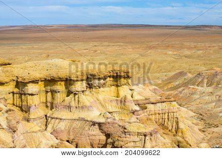 Flaming Cliffs Bayanzag Plateau Horizon Mongolia