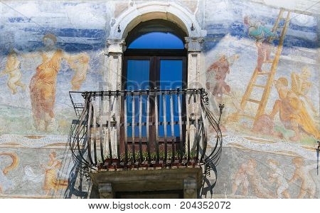 Frescoes On The Case Cazuffi-rella In Trento