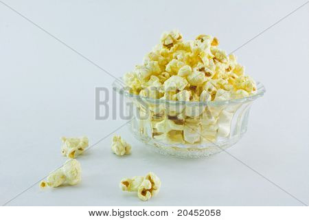 Een kom van popcorn