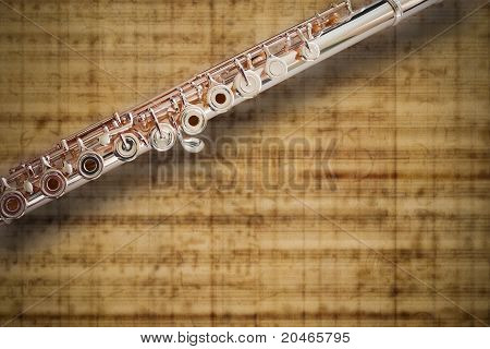 Flauto medio Joint/14 K Rose Gold / sullo sfondo Sheet MUSIC
