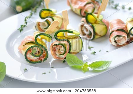 Zucchini appetizer rolls with delicious Italian ham and cream cheese with basil