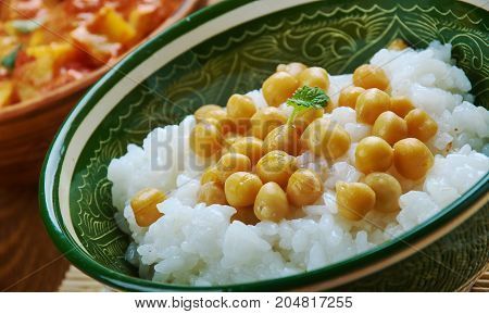 Nohutlu pilav -Turkish pilaf with chickpeas close up