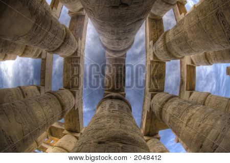 Karnak sloupce