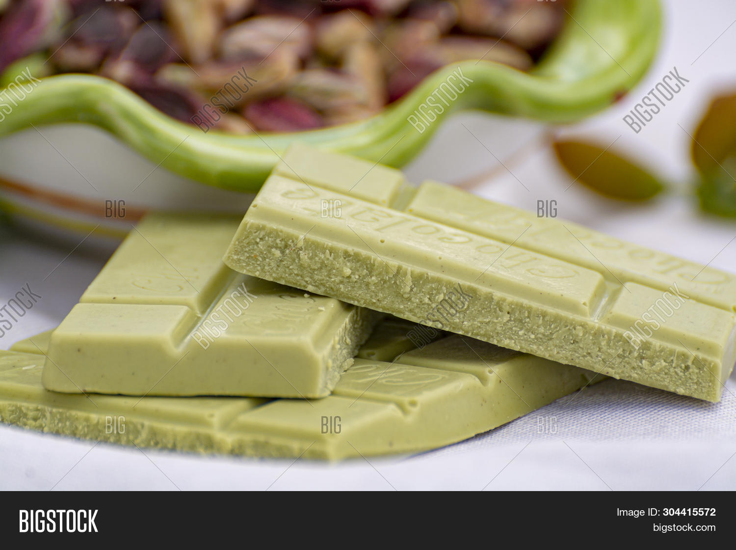 Шоколад с фисташками. Дубайский шоколад с фисташкой. Fix шоколад с фисташковой. Фисташково-шоколадный. Fix шоколад с фисташковой.