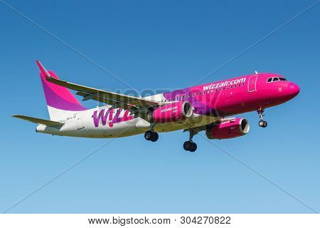 Moscow, Russia - May 19, 2019: Aircraft Airbus A320-232(wl) Ha-lyn Of Wizz Air Airline Landing At Vn