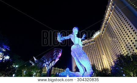 Las Vegas,nv/usa - October 07,2017 : The Bliss Dance Sculpture Display At The T-mobile Park In Las V