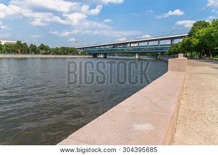 Moscow, Russia -may 28.2019. Vorobyevskaya Embankment And Luzhnetskiy Bridge Across Moscow River
