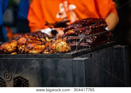 2019-06-01 Windsor, Ontario Canada Ribfest Food Festival Ribs Chicken Pulled Pork Barbecue Grill Coo