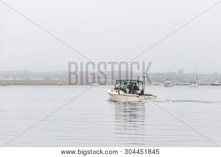 Fairhaven, Massachusetts, Usa - June 2, 2019: Recreational Fishermen In Conversation As They Leave F