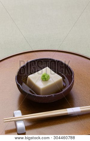 homemade sesame tofu, gomma dofu,  japanese traditional vegan cuisine.
goma dofu is made from three simple ingredients : ground sesame paste, water and kuzu powder.