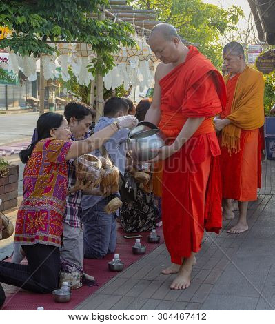 Lampeng, Tahiland - 2019-03-07 - Line Of Monks Receive Gifts Of Food From Worshippers Along Street.