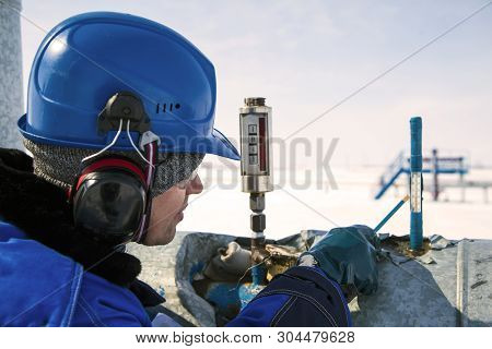 A Geologist Of Gas Wells Conducts Gas-dynamic Studies Of The Well, Measuring Temperature And Operati