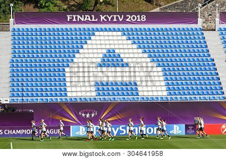Kyiv, Ukraine - May 23, 2018: Vfl Wolfsburg Players Run On The Pitch During Training Session Before 