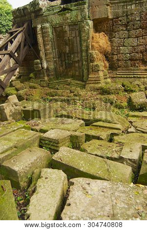 Siem Reap, Cambodia - August 09, 2008: Ruins Of The Krol Ko Temple In Siem Reap, Cambodia. Temple Wa