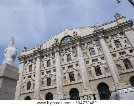 Milan, Italy - May 25, 2019: Mezzanotte Palace Facade And Middle Finger Sculpture In Milan Stock Exc