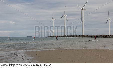 Bonnerup, Denmark - 15 Juli 2020: Some People On A Surfboard, They Have A Paddler In Hand, And Are E