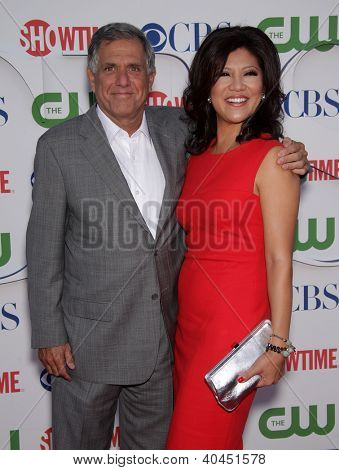 洛杉矶-AUG 03： LES 穆恩维斯 & 朱莉陈夏季 TCA 方 2011-CBS / SHOWTIME / CW 上 Aug