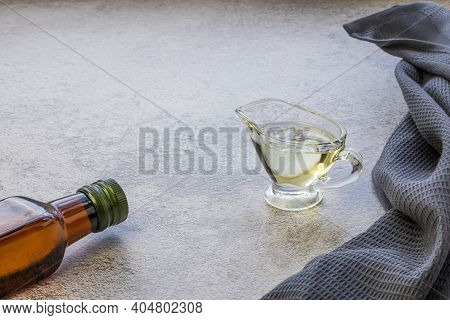 Natural Antioxidant Vegetable Oil In A Bottle, Flaxseed Sunflower Olive, Salad Dressing In A Glass G