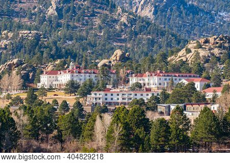 Estes Park, Co - October 31, 2020: View Of The Historic Staley Hotel In The Rocky Mountains Of Estes