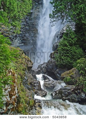 Водопады в Stehekin, штат Вашингтон