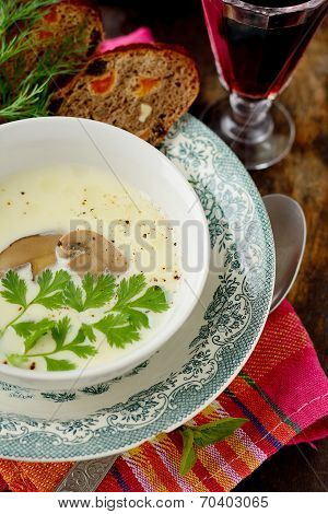 Potato cream soup with champignons