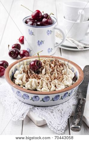 cherry pie with meringues