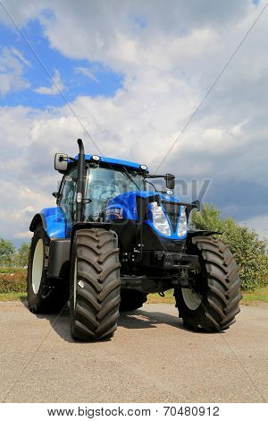 New Holland T7.185 Agricultural Tractor On Display, Vertical View