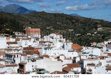 White town, Monda.
