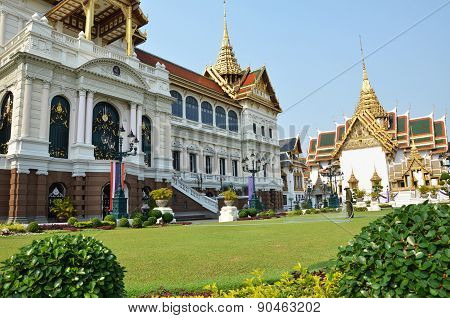 View Of Chakri Maha Prassat Hall In Gland Palace Of Bangkok ,thailand