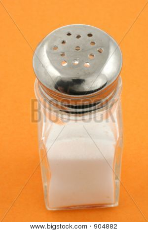 橙色背景上 saltshaker
