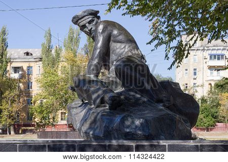 Monument The Mass Grave Of Seamen Of Participants Of Landing Operation In 1919. Volgograd, Russia