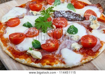 Pizza With Mozzarella And Proscuitto