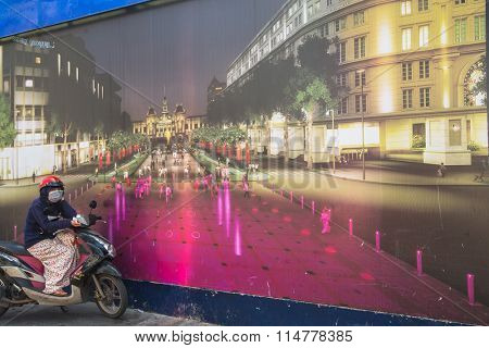 HO CHI MINH, VIETNAM - JAN 15, 2016: Lokal woman moto-rickshaw waiting of cliens. Is located in the South of Vietnam, is the country's largest city, population 8 million.