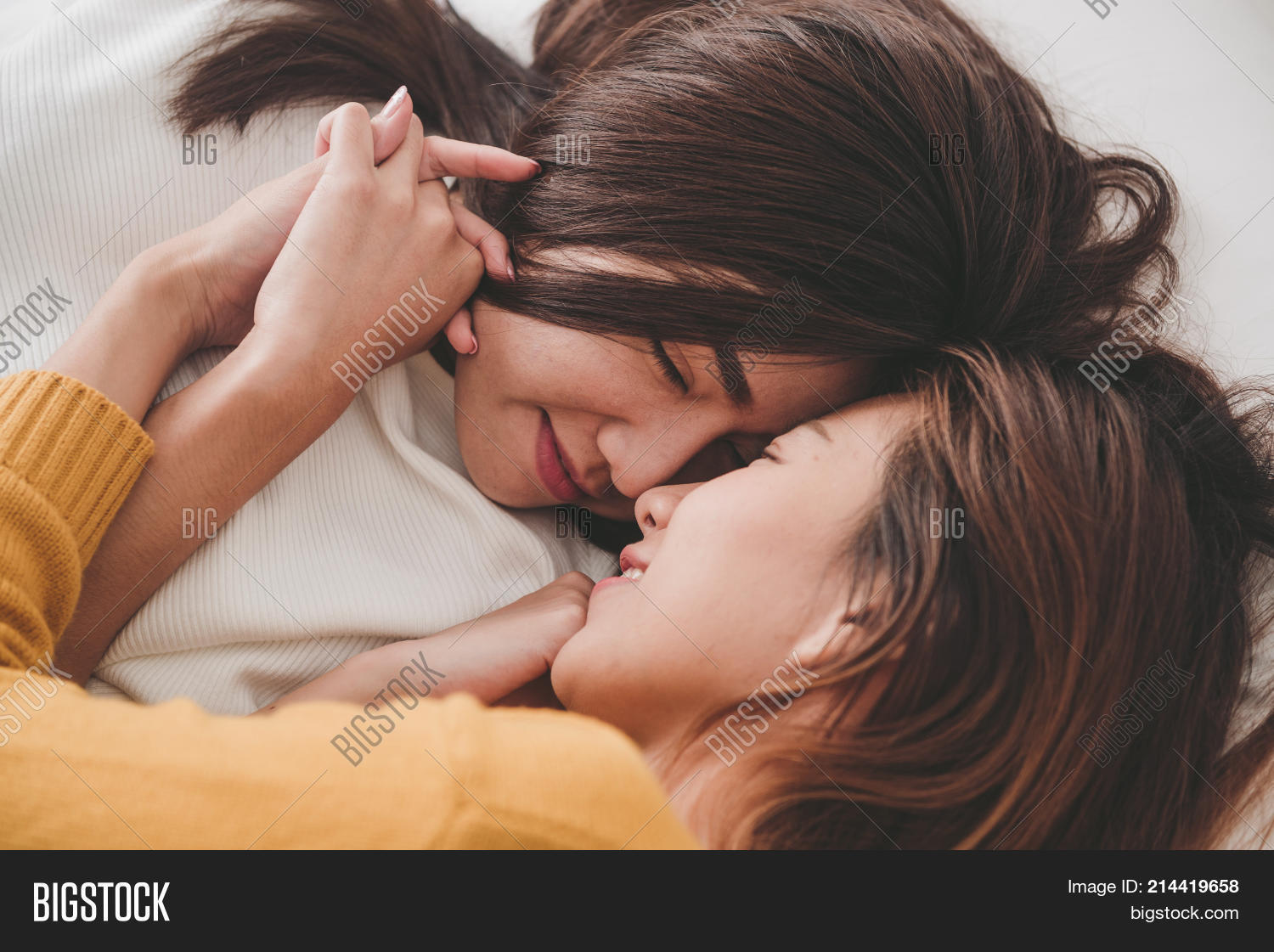 Lesbian Wake Up