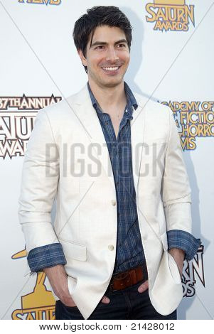 BURBANK, CA - 23. června: Brandon Routh dorazí na třicáté sedmé výroční Saturn awards 23 června 2011 na Th