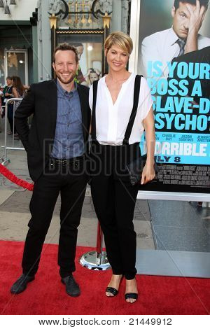 LOS ANGELES - 30 JUN: Bohdi & Jenna Elfman aankomen op de 