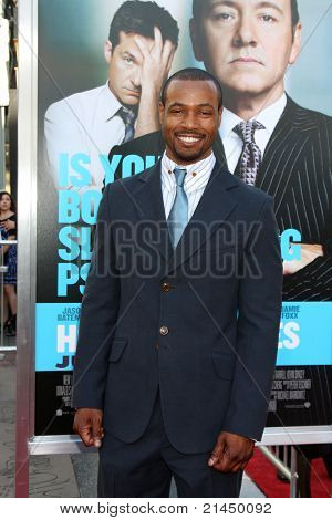 LOS ANGELES - JUN 30: Esajas Mustafa ankommer til 
