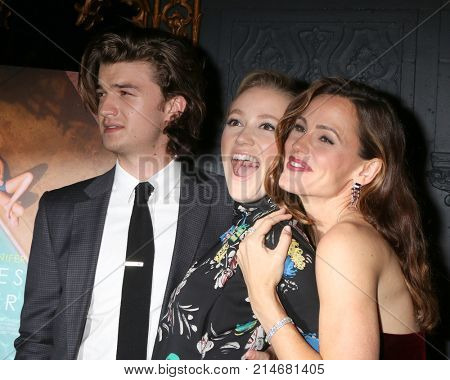 LOS ANGELES - NOV 17:  Joe Keery, Maika Monroe, Jennifer Garner at 