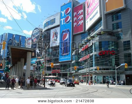 Náměstí Times Square, Toronto, Kanada