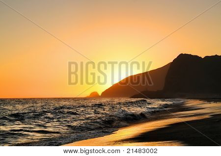 Pôr do sol no ponto Mugu, CA
