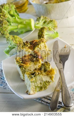 Vegetarian dietary fudge from broccoli, slices it on a plate