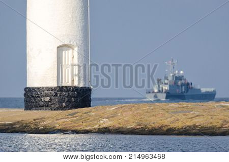 WARSHIP - Ship, breakwater and navigation sign
